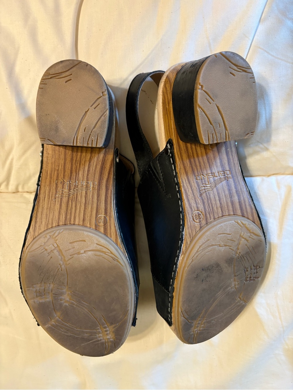 Dansko Black Leather Slingback Clog Heels with Wood-Effect Block Heel - Picture 5 of 9